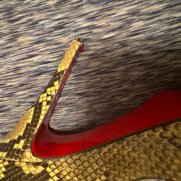 Stilettos. Has a heel lift missing but an easy fix. Snakeskin. - Picture 5 of 6